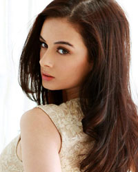 Evelyn Sharma